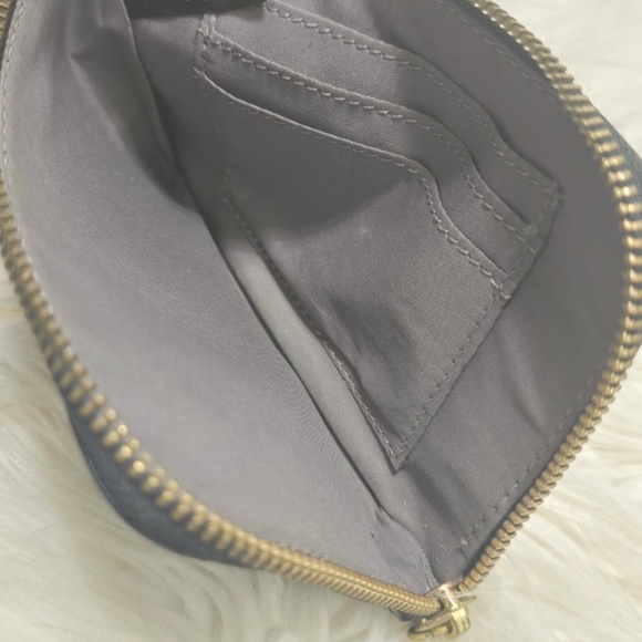 Fossil Black Leather Gold Accents Zipper Wallet With a Wrist Strap.🌴 - Picture 3 of 8